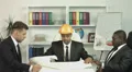 4K & HD resolutions: the builders discuss the project in the office 4k or 4k+ Resolution