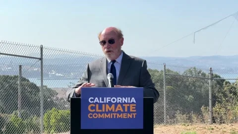 4K HD video Senator John Laird speaking at Climate Commitment Press Conf 스톡 동영상 210926762