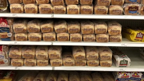4K HD Video zooming in on store shelves with loaves of bread Stock Footage