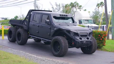 4k HDR video custom made 6x6 off road overlanding vehicle Vidéo 262705934