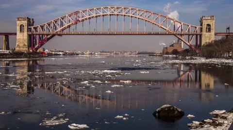 4K Hellgate bridge east river NY winter timelapse of floating ice Stock Footage 49106233