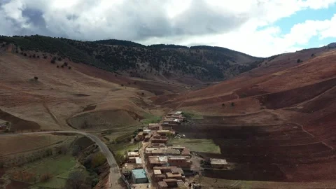 4K High Aerial View of Remote Village and Farmland Middle Atlas 库存影片 333152225