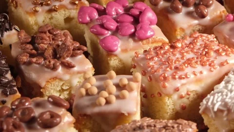 4K High Angle Close Up of Decorated Sponge Cakes Rotating Right 스톡 동영상 333318704