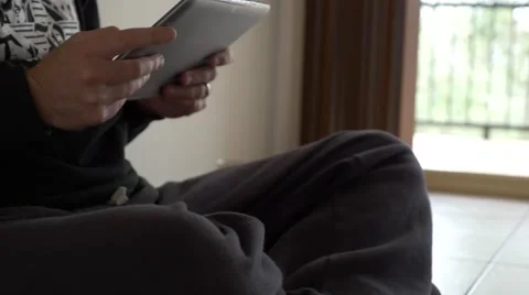 4k Hooded Man Using Tablet 库存影片 40301526