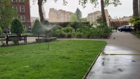 4K Horizontal Static Shot Of Automatic Lawn Sprinkler Spraying Water In Park Vídeos de archivo 335826797