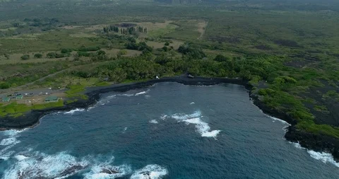 4k hovering aerial view of Punaluʻu Beach,Big Island,Hawaii,usa Vídeo Stock 120769826