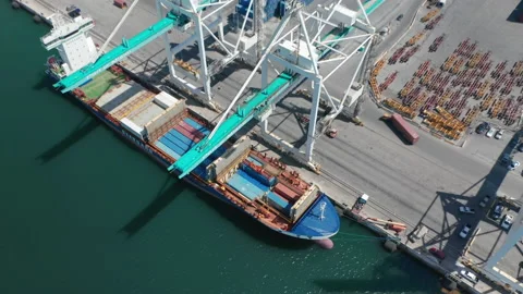 4K hyper lapse container unloading from cargo freight ship in Miami port, USA 스톡 동영상 149988264