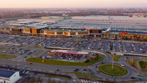 4k Hyper Lapse video of traffic in big shopping mall in Milan, Italy Stock Footage 148752964