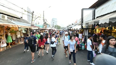 4K Hyper time lapse of tourist shopping at Chatuchak weekend market Stock Footage 100250667