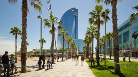 4K Hyperlapse approaching the facade of the W Barcelona, known as Hotel Vela. Vidéo 64063475