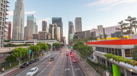 4K Hyperlapse of the busy intersection traffic changing from day to night Video stock 65333659
