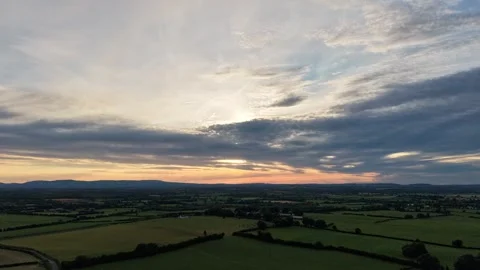 4K Hyperlapse of Dramatic Cloudy Sky Over Rural Fields at Sunset 库存影片 338307203