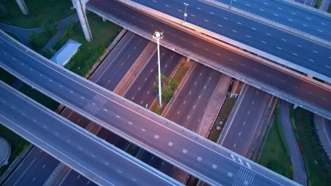 4K : Hyperlapse drone shot over highway multi-level junction road. 스톡 동영상 171059293