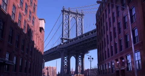 4K - The Iconic Manhattan Bridge Viewed From Dumbo, Brooklyn. Vidéo 48415937