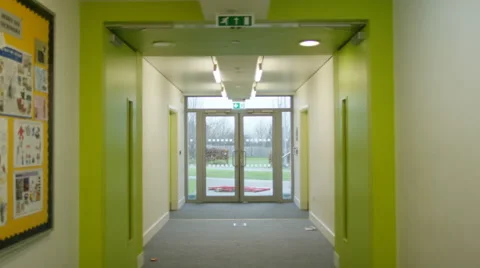 4K Interior view of empty hallway in modern school building Vídeos de archivo 60769315