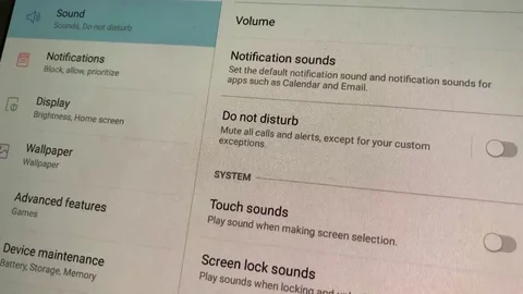 4K by iPhone X: Tablet Screen in Low Light 動画素材 85141439