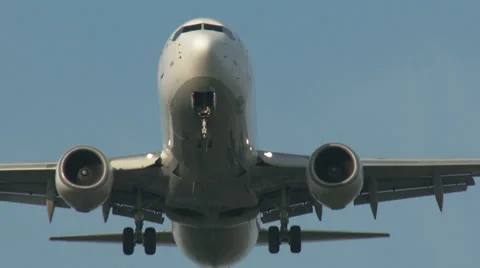 4K: Jet passing overhead Stock Footage 33458610