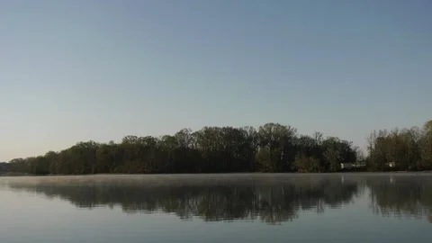 4k Lakeside Reflection Timelapse 動画素材 150745042