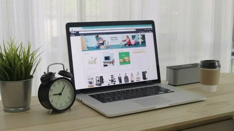 4K Laptop screen display Amazon.com, The leader of website for Online shopping Vídeo Stock 100387575