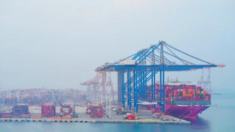 4k, A large container ship is unloading ... | Stock Video | Pond5