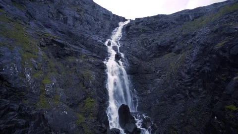 4K Large Dramatic Waterfall in Norway, Pan Down 스톡 동영상 81079046