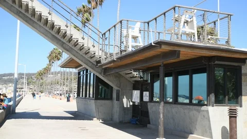 4K Lifeguard Tower overlooking La Jolla Shores Beach in San Diego, California Stockbeeldmateriaal 94848486
