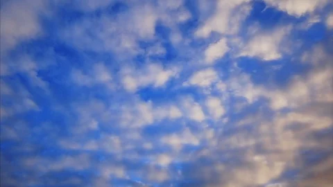 4K Light clouds in the blue sky. Windy autumn sky. 動画素材 97040858