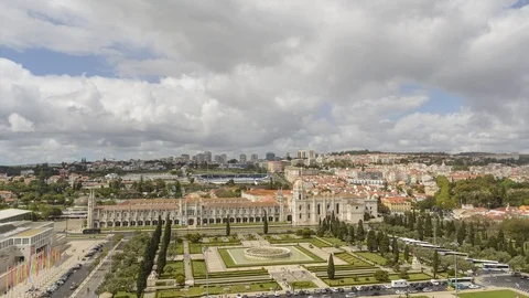 "4K Lisbon Time Lapse: Praca do Imperio gardens and Monastery dos Jeronimos pan" Video stock 100849774