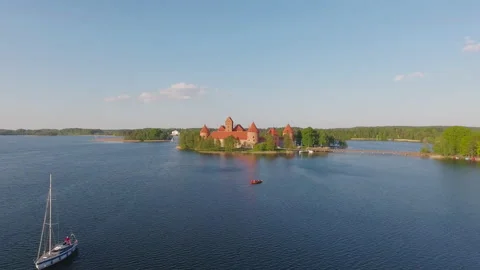 4K Lithuania Trakai castle and lake aerial view on sunset. Видео 107316475