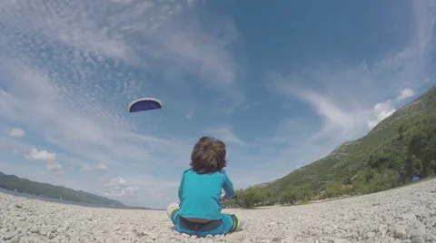 4K Little boy is learning to control a kite Video stock 64706323