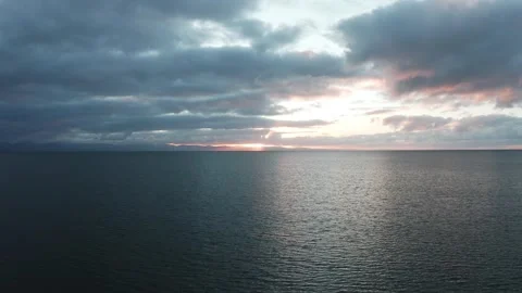 4K low drone flight over the sea during sunrise along the Welsh coast 库存影片 296804548