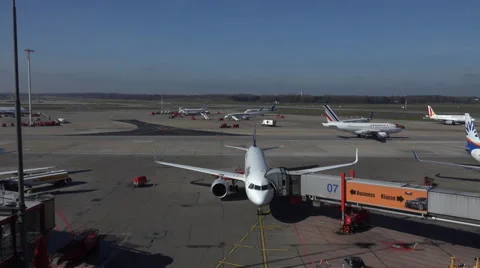 4k Lufthansa Airbus A320 at the gate airport Hamburg Stock Footage 61820480