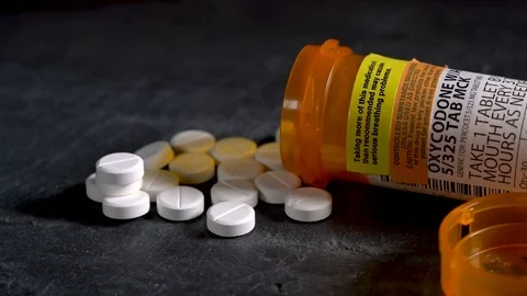 4K Macro video of Oxycodone Opioid tablets on slate table 스톡 동영상 81447438