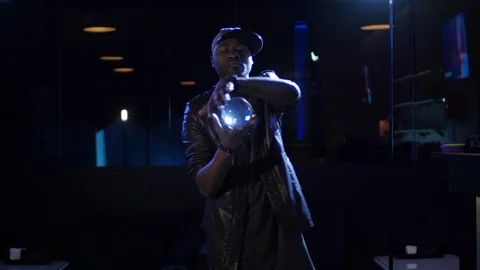 4K The magic of the white rolling ball Vidéo 99875198