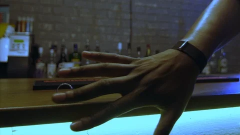 4k Magician doing tricks with the ring Vidéo 99872509