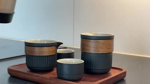 4k, making Chinese black tea with tea pot set Stockbeeldmateriaal 253436691
