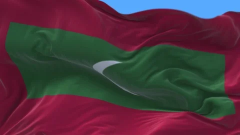 4k Maldives National flag slow wrinkles seamless waving wind in sky background. Vidéo 123748477