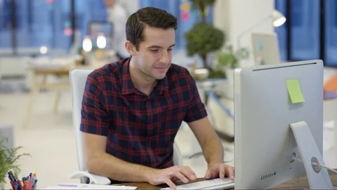 4K Male designers looking at computer &amp; collaborating in creative office Stock Footage 76005065