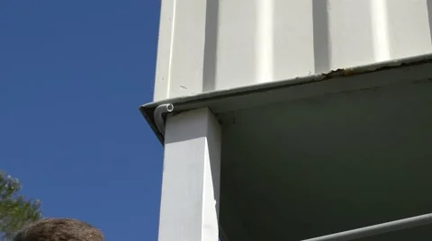 4k Man Attaching Conduit 库存影片 40322584