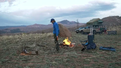 4K Man Dropping Log Next To Fire With Axe in Colorado Video stock 107633198