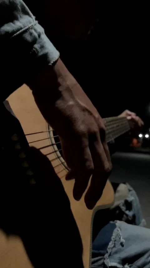 4K Man Playing Guitar Slow Motion Stockbeeldmateriaal 337226658