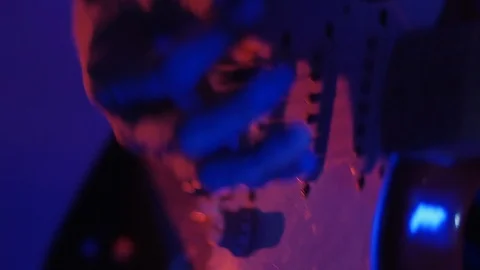 4K The Man plays the guitar close up shot. Vidéo 102865182