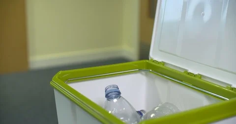 4k Man putting plastic bottle in recycling bin slow motion Vídeos de archivo 96536457