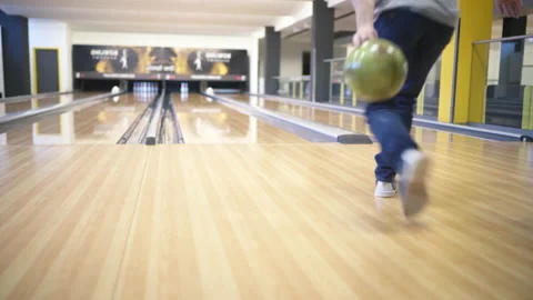 4K man throwing bowling ball at bowling alley striking down two last pins Video stock 203834883