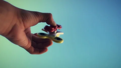 4K Many Fidget Spinners in Hand 스톡 동영상 77039779