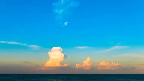 4k. Marine landscape with  clouds over sea. Time lapse  without birds, RAW Stockbeeldmateriaal 103998746