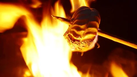 4K . Marshmallow At Camp Fire, bonfire. Macro food view Stock-Footage 69986068