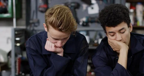 4K Mechanic explaining engine parts to bored &amp; demotivated students or trainees Stock Footage 113109598