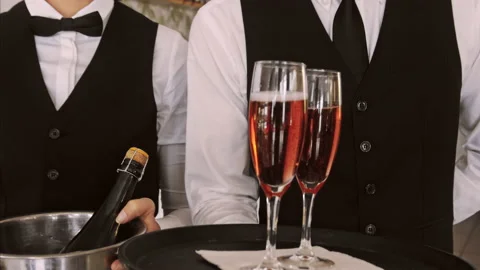 4k medium steadicam video of waiter and champagne glasses on a tray, walking to Video stock 201094207