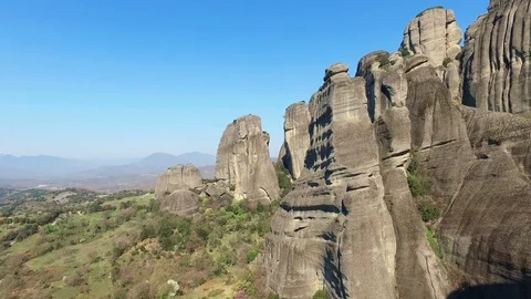 4K. Meteora rocks, Greece. View to valley of Thessaly and Kalambaka city. Vídeo Stock 106032835